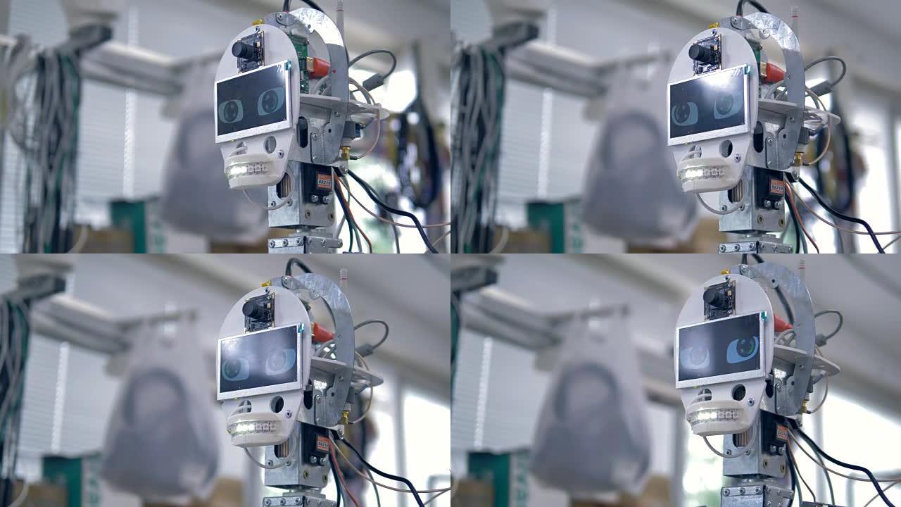 机器人头部的工作屏幕显示闪烁的眼睛。