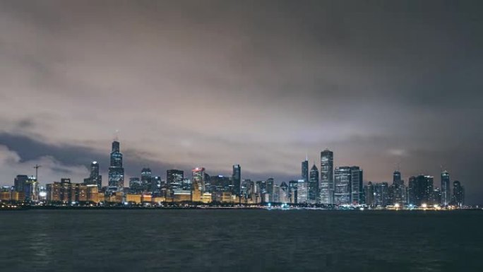美国伊利诺伊州夜间和黎明的芝加哥天际线全景