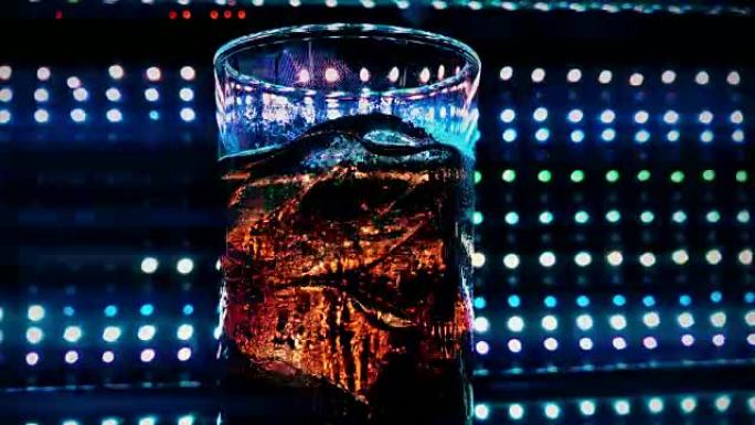 发光二极管照明背景下玻璃中的可乐苏打水