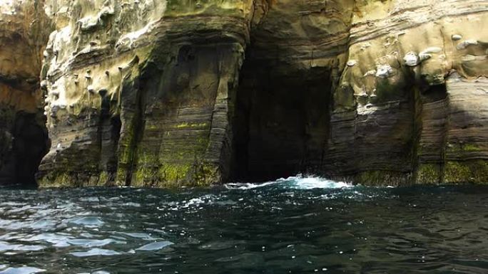 拉霍亚洞穴海上皮划艇