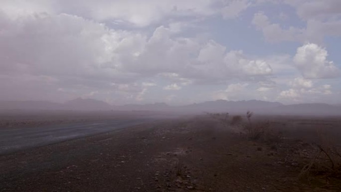 纳米布沙漠中罕见的暴雨景色