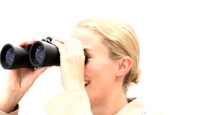 动画显示使用高清双筒望远镜的白人女商人