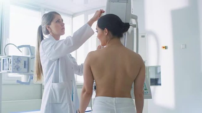 在医院，女性患者接受乳房x线检查技术人员的乳房x线检查程序。现代技术先进的诊所，配有专业医生。乳腺癌