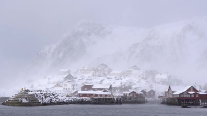 挪威罗弗滕群岛多云的雪山海景4k镜头