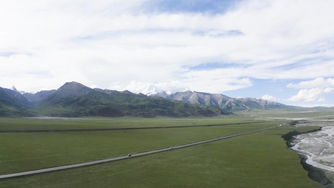 陈巴尔虎 高原牧场 蜿蜒 曲水 水源地