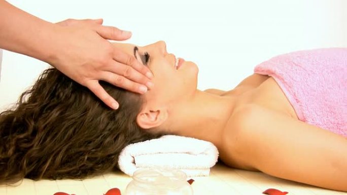 HD：女性头部按摩