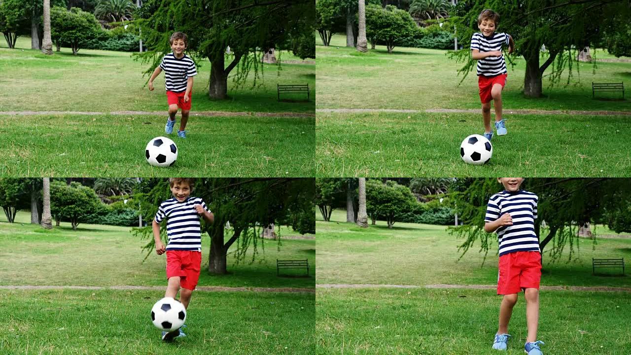 在公园踢足球的男孩