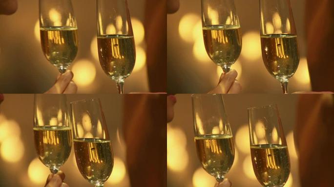 高清多莉: 香槟敬酒