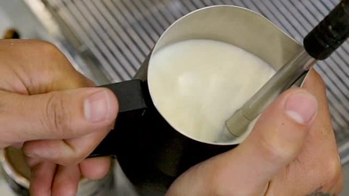 4k咖啡师在水罐中准备牛奶作为咖啡。