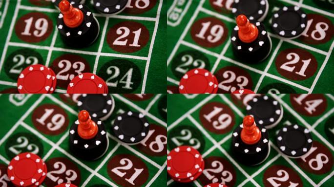 扑克桌4k轮盘赌上的赌场筹码