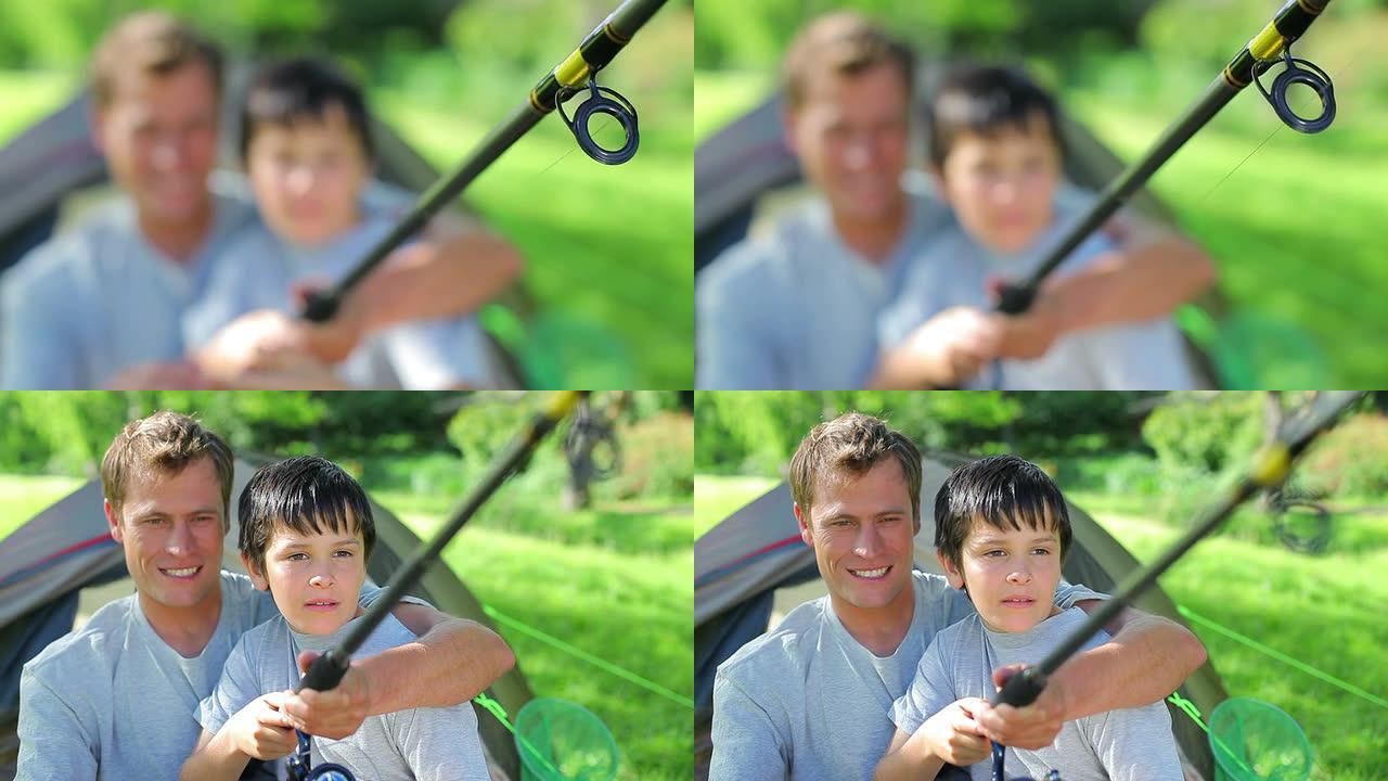 开朗的父子使用钓鱼竿