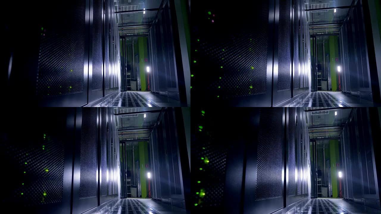 绿色发光二极管在夜间在数据存储柜中发光。