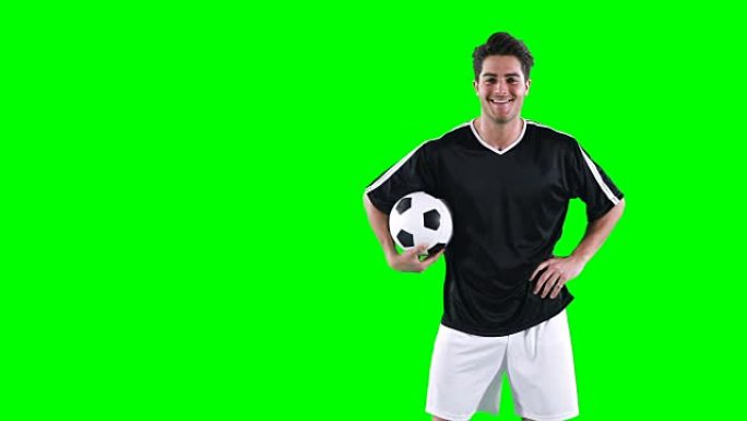 足球运动员手持足球对抗绿屏