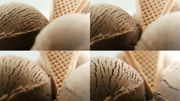 特写，顶部有装饰的巧克力冰淇淋