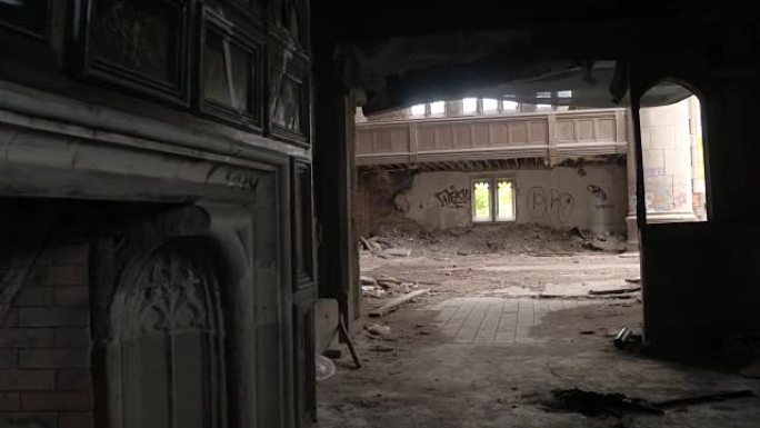 FPV: 探索可怕的旧废弃摇摇欲坠的城市卫理公会教堂，美国加里