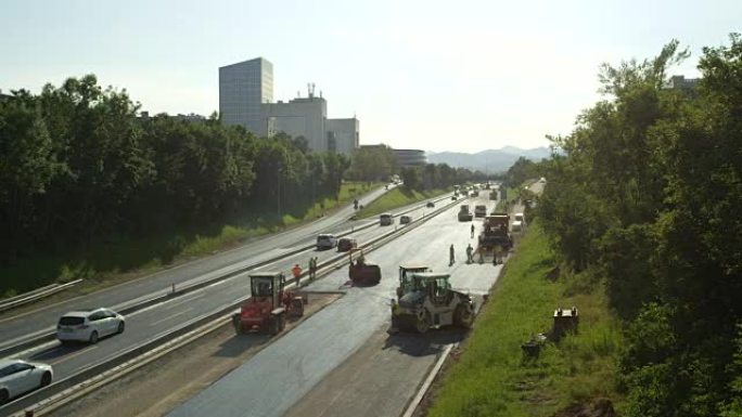 空中: 推土机在多车道高速公路的施工过程中推土