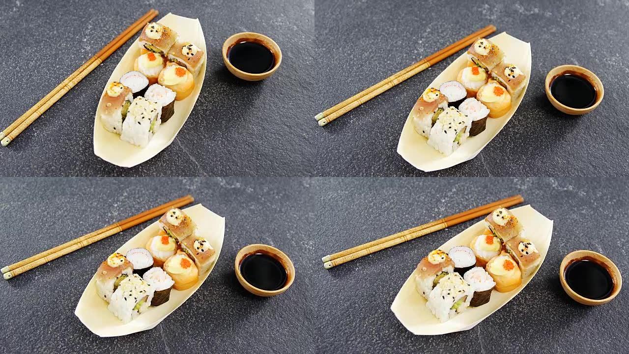 用筷子在船形盘子上的寿司