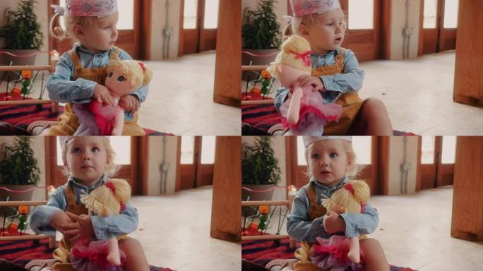 小女孩在家里拥抱和玩玩具娃娃