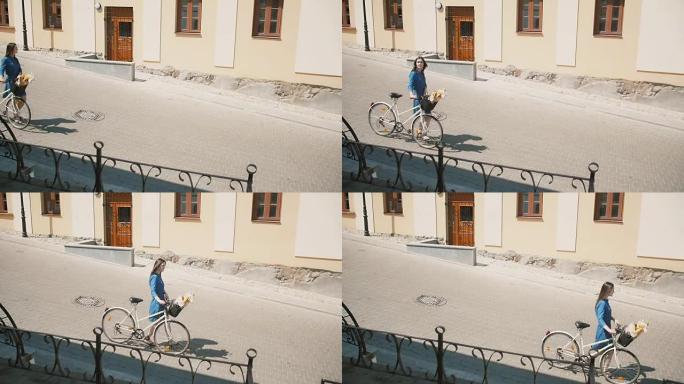 夏天，年轻女子走在老城区，带着一辆复古自行车，篮子里放着花，慢慢来