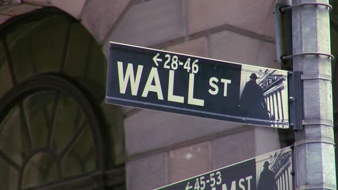 华尔街标志。指示牌空镜头