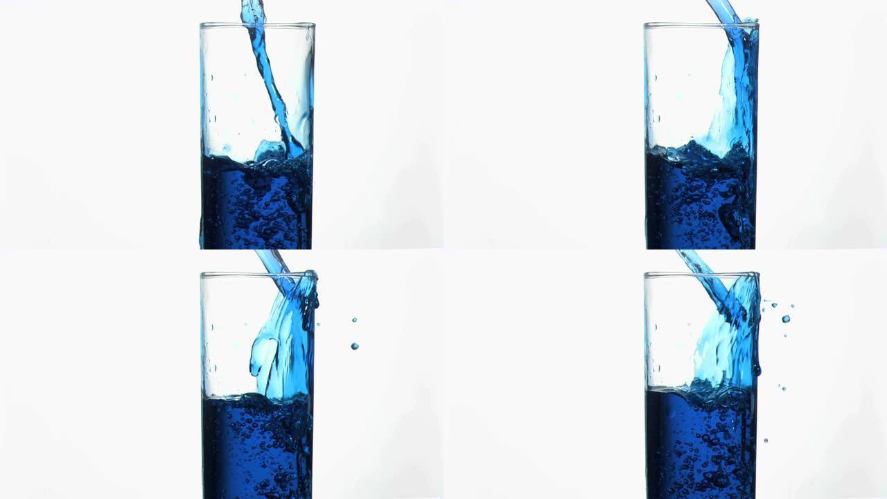 超慢动作中的蓝色液体溢出玻璃