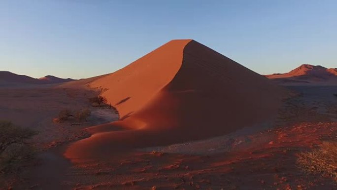 纳米布-瑙克鲁夫特国家公园内抛物线沙丘的4k鸟瞰图