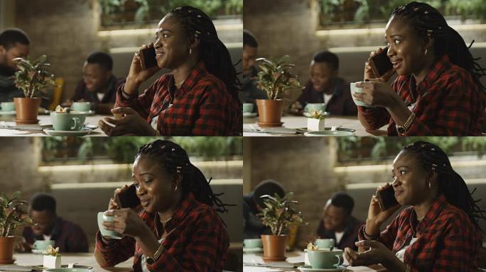年轻的黑人妇女在手机上聊天