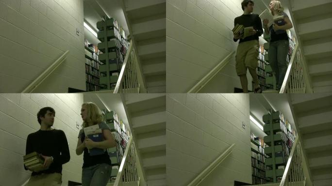一对年轻夫妇在图书馆走下楼梯
