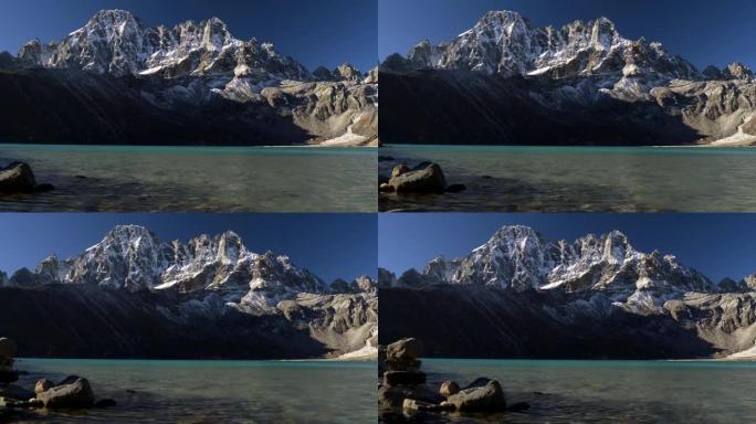 Gokyo湖和雪山。尼泊尔，萨加玛塔国家公园。Steadicam镜头，4K