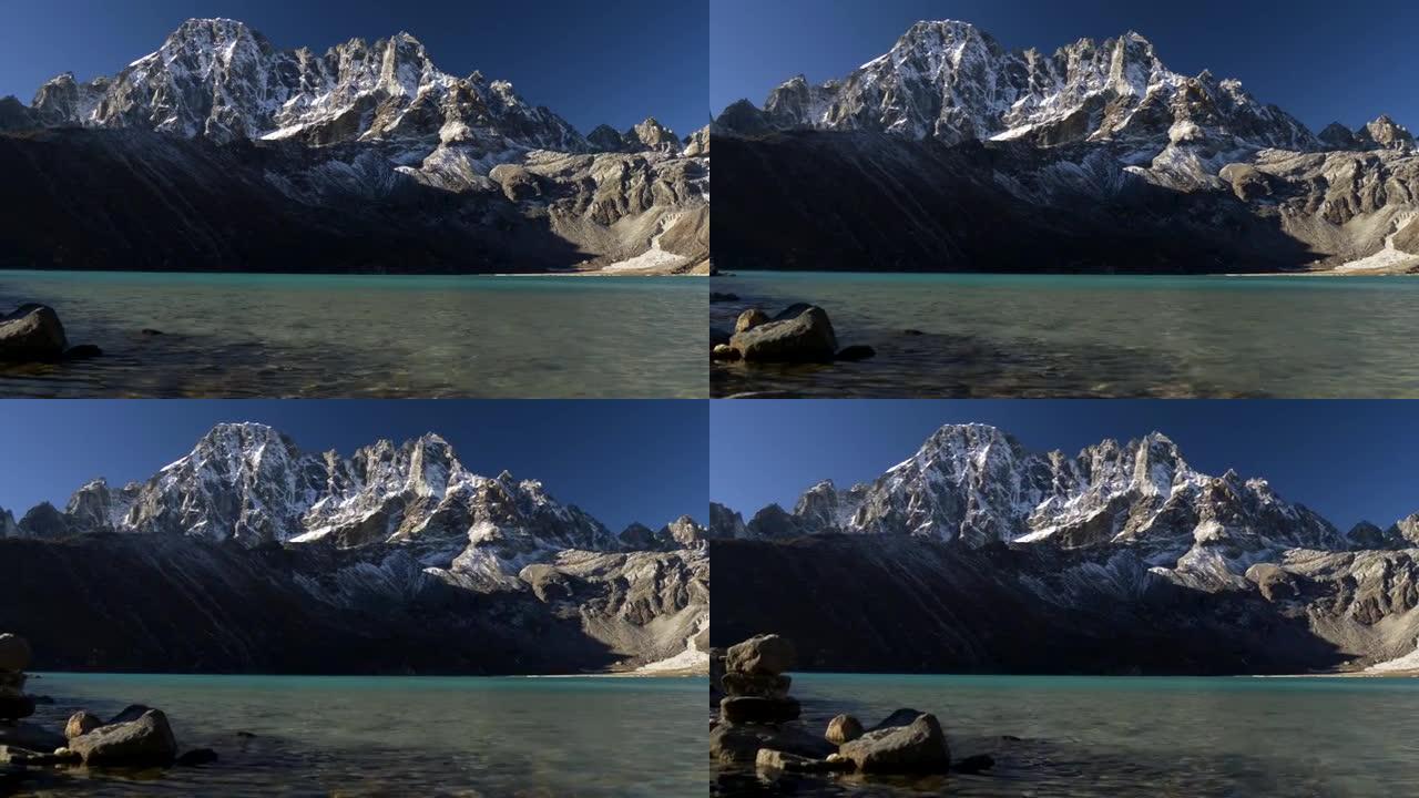 Gokyo湖和雪山。尼泊尔，萨加玛塔国家公园。Steadicam镜头，4K