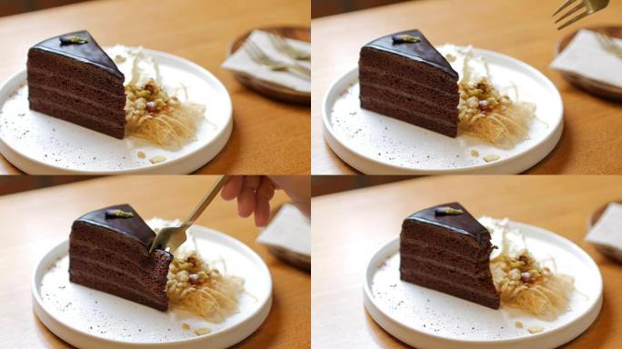 巧克力蛋糕多莉从右向左拍摄，人手切割