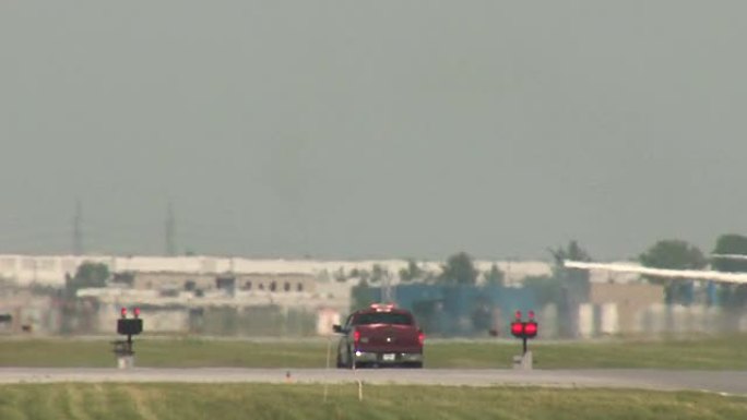 空客A330/Dash 8飞机在高温下降落