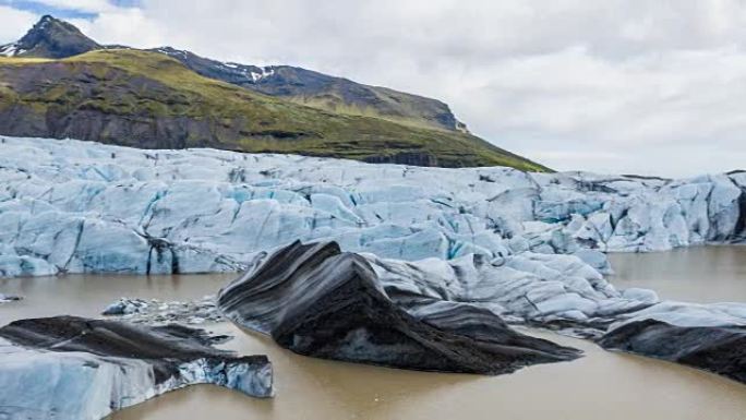 冰岛各地欣赏黑色和蓝色的冰川冰