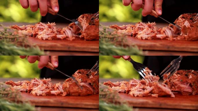 嫩猪肉被用叉子拉在老式木板上