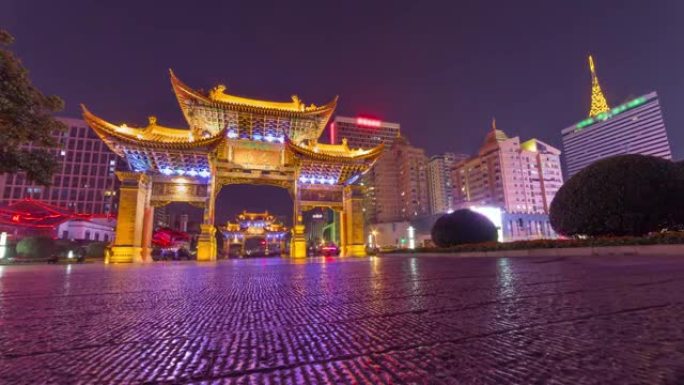 牌楼是一座传统建筑，是中国云南省昆明市的标志。