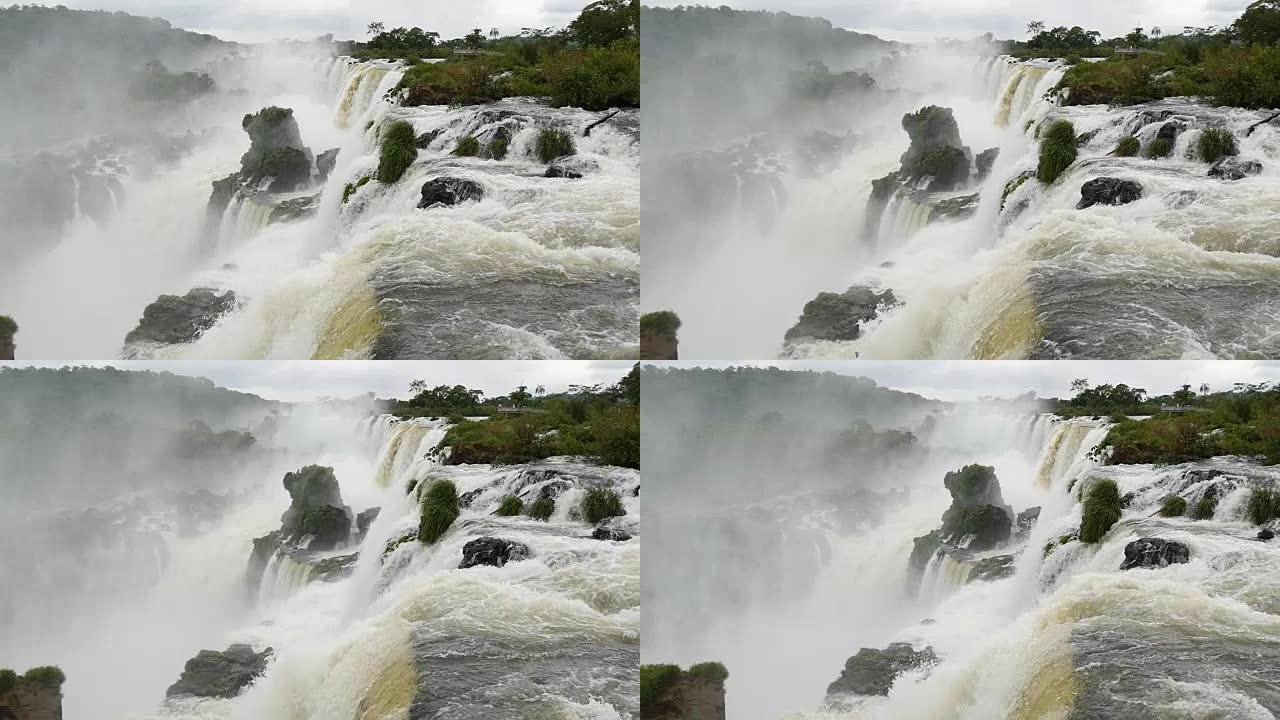 伊瓜苏 (伊瓜苏) 瀑布位于巴西和阿根廷边境