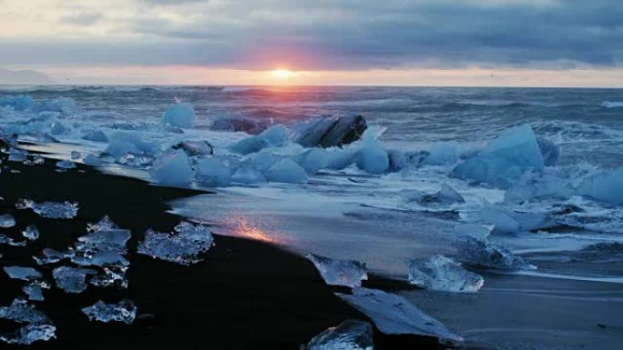 冰岛j ö kuls á rl ó n冰川泻湖的冰山海滩