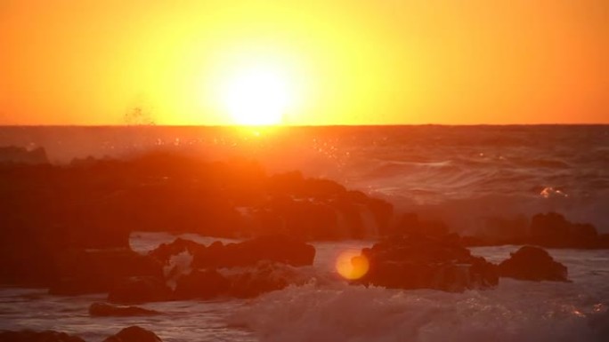 日落时的波浪清晨日出金色朝阳潮汐海潮