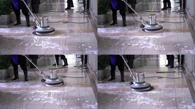 清洁服务团队用洗涤器清洁地板和清洁过程标签