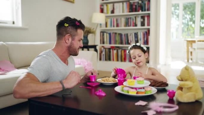 爸爸可以参加我的皇家茶会