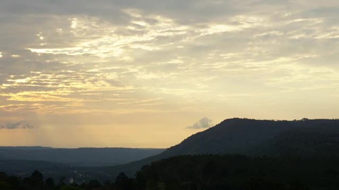 4K/UHD到高清日夜延时: 山区景观从白天到晚上过渡。