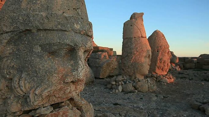 高清：日出；Commagene王国雕塑，Nemrud山，土耳其
