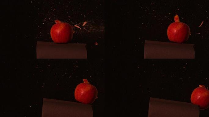 箭头射穿黑色背景上的红苹果