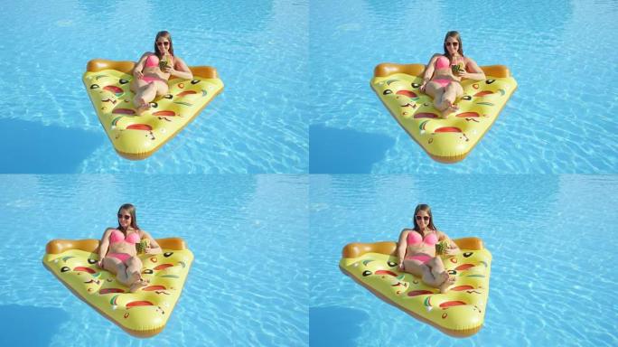 特写: 微笑的女孩在充气披萨漂浮物上享受暑假