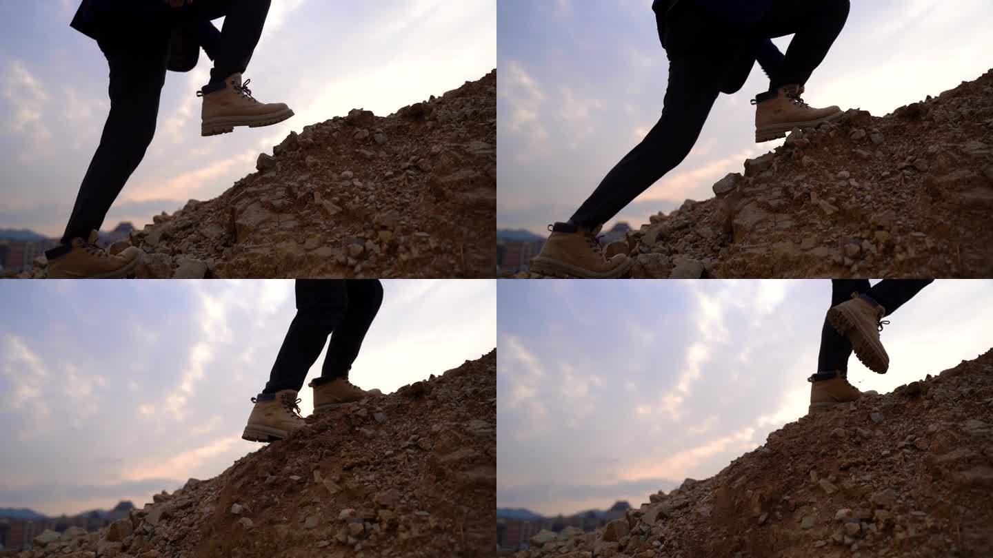 登山鞋 登山 脚步特写 爬山脚踩石头掉落