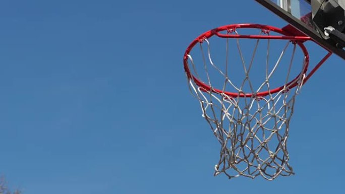 篮球篮板。街球。在空中。