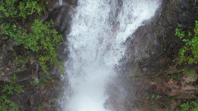 春季雨水   沉浸体验野生瀑布