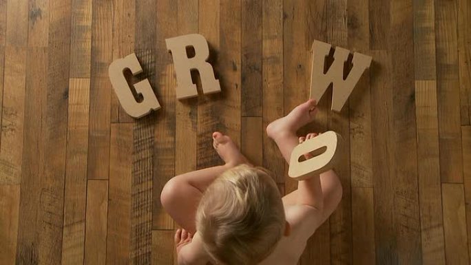 婴儿拼写“成长”