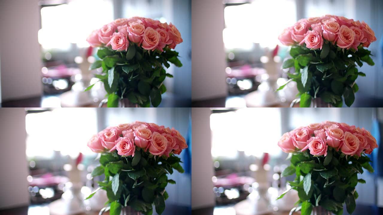 花瓶里的粉红玫瑰花束