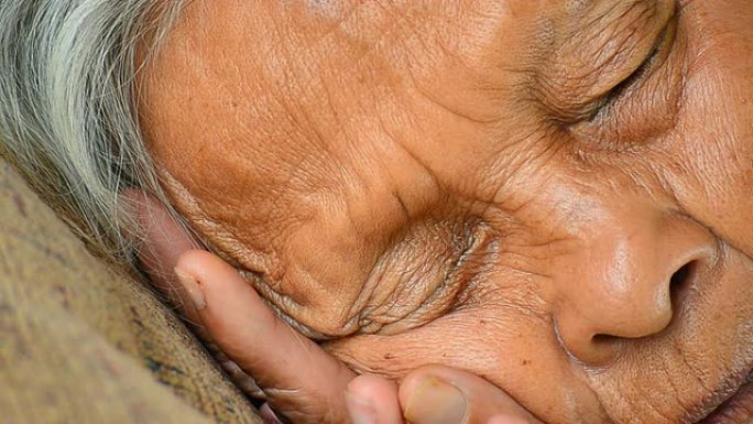资深亚洲女性资深亚洲女性老人睡觉